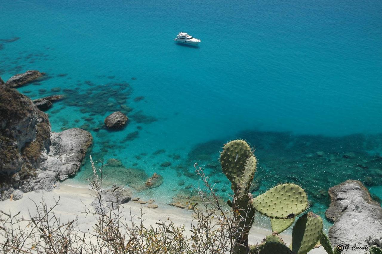 Graceland Rooms And Suites Capo Vaticano Bagian luar foto