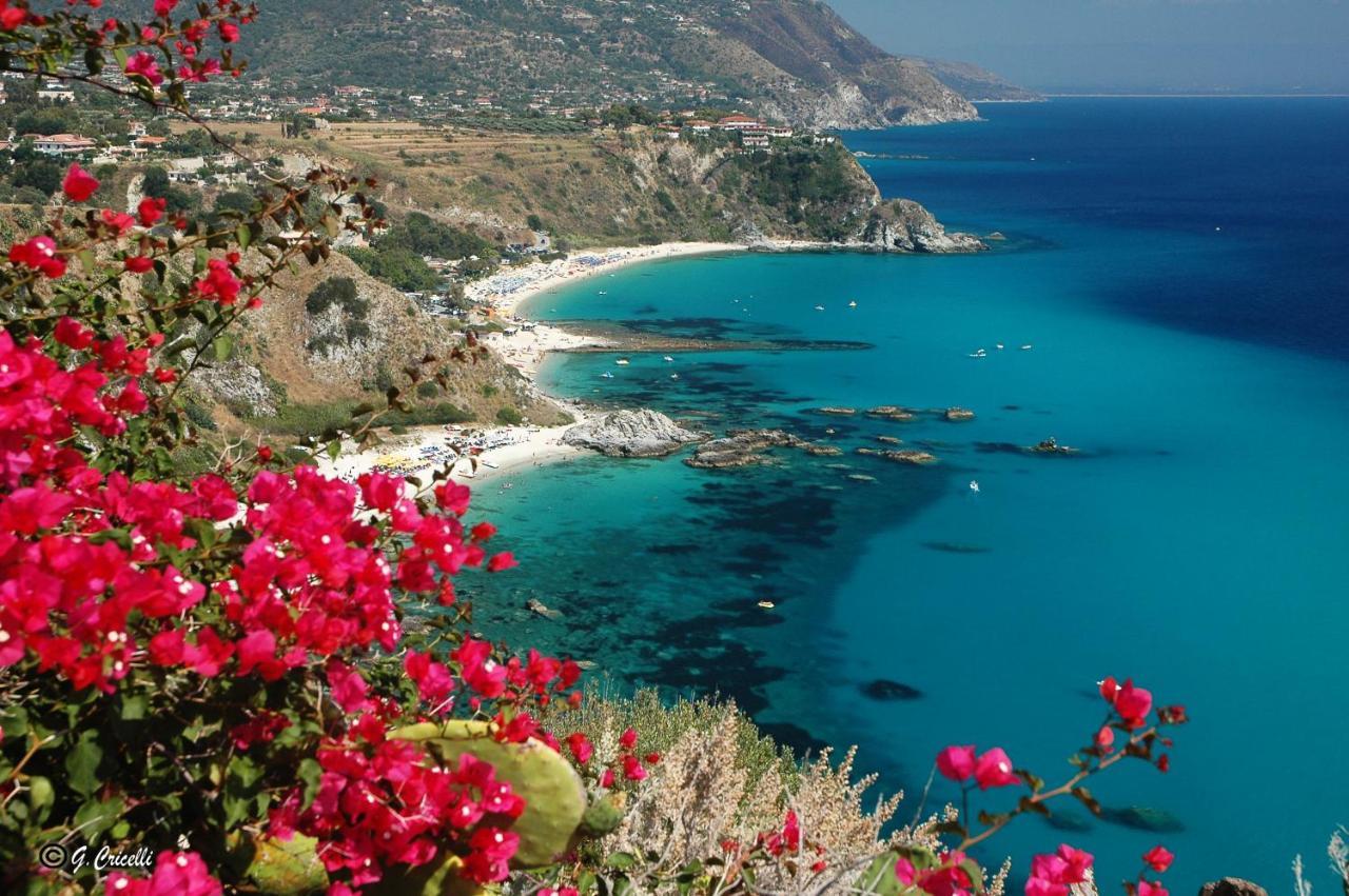 Graceland Rooms And Suites Capo Vaticano Bagian luar foto