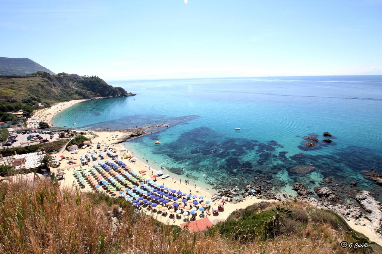 Graceland Rooms And Suites Capo Vaticano Bagian luar foto