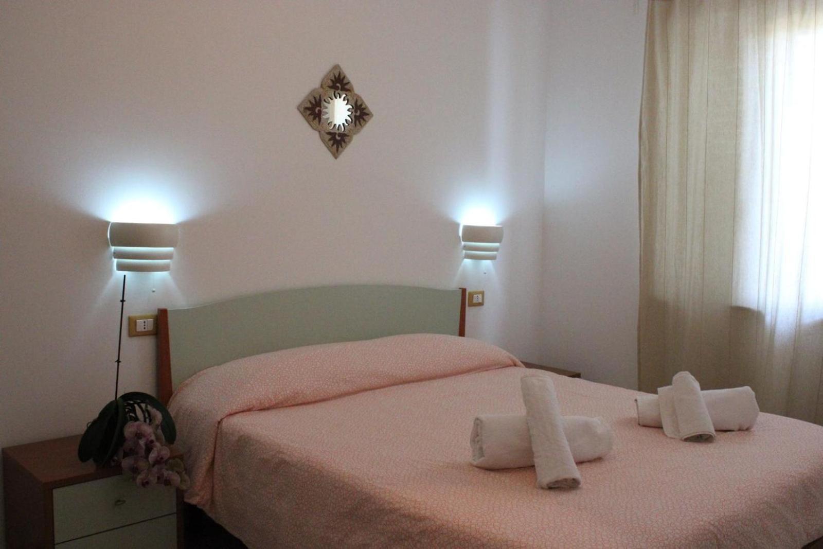 Graceland Rooms And Suites Capo Vaticano Bagian luar foto