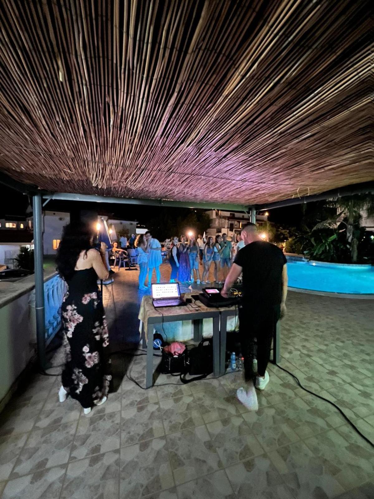 Graceland Rooms And Suites Capo Vaticano Bagian luar foto