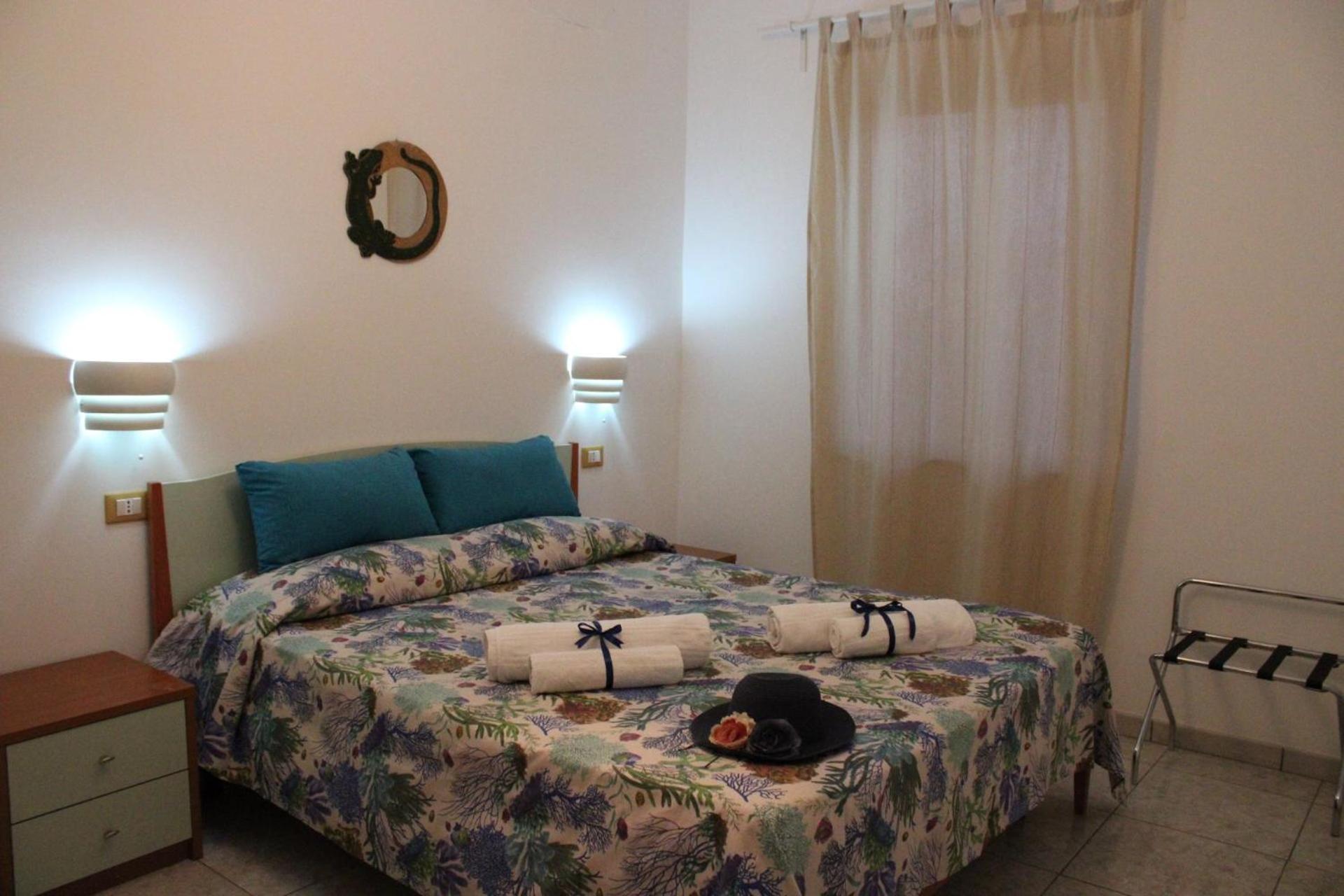 Graceland Rooms And Suites Capo Vaticano Bagian luar foto