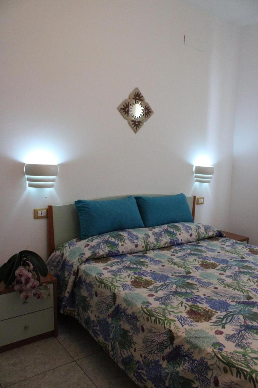 Graceland Rooms And Suites Capo Vaticano Bagian luar foto