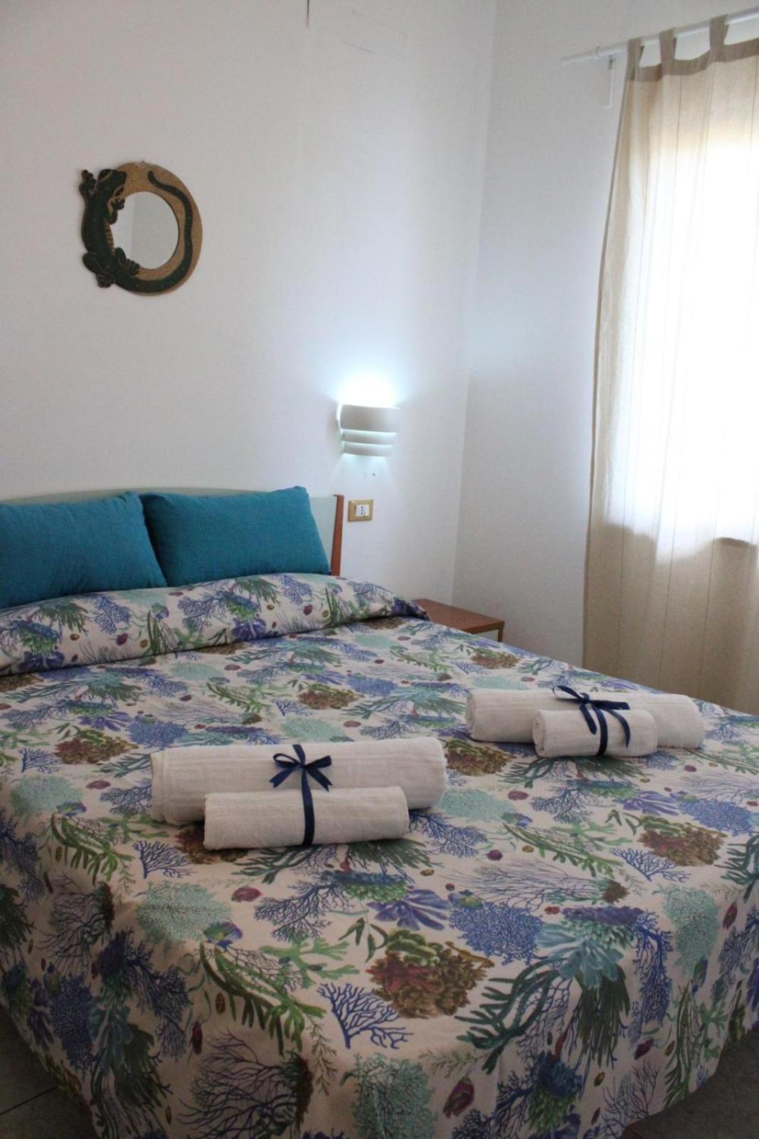Graceland Rooms And Suites Capo Vaticano Bagian luar foto