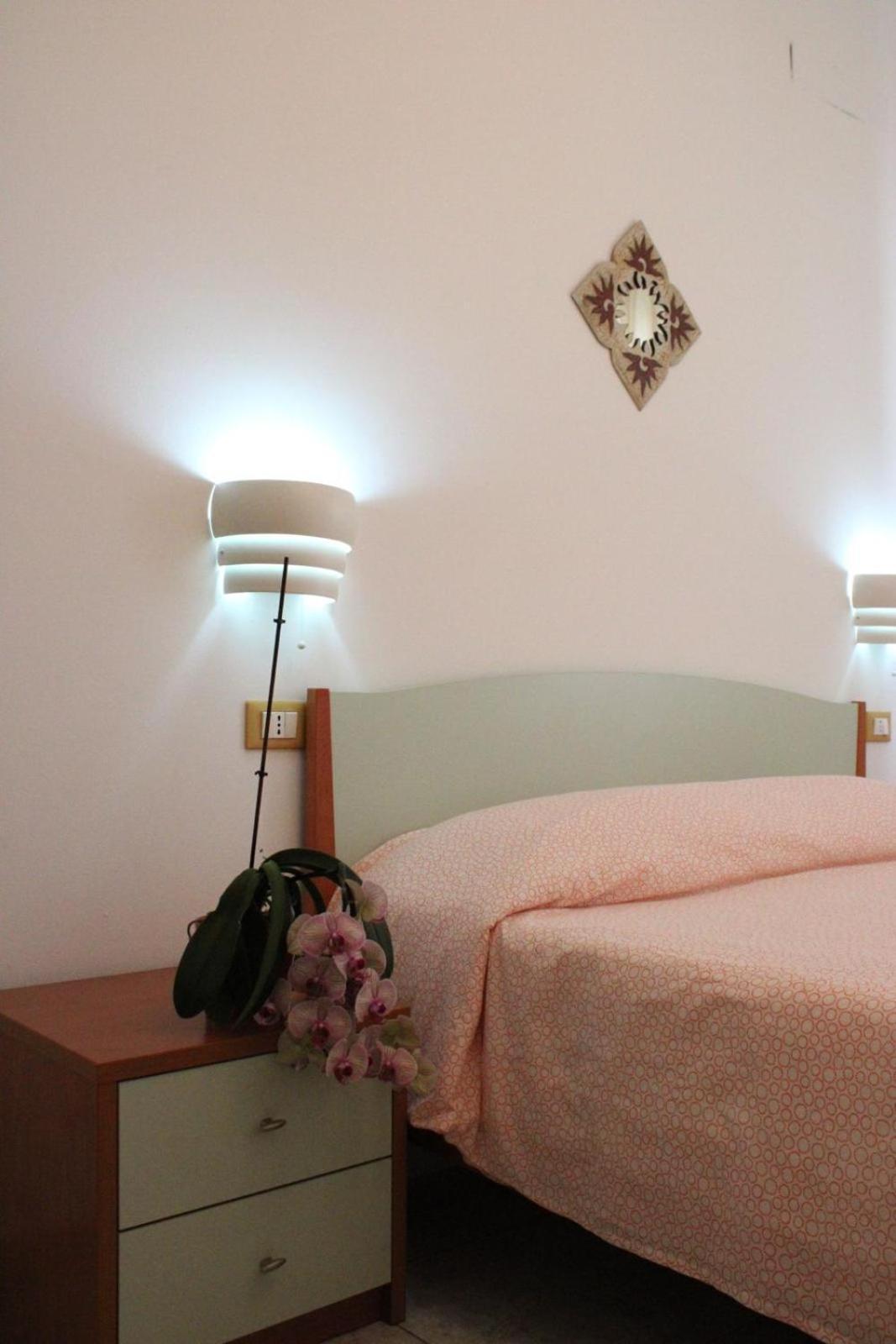 Graceland Rooms And Suites Capo Vaticano Bagian luar foto