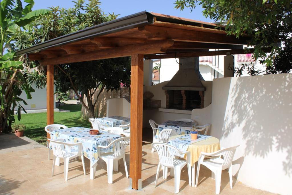 Graceland Rooms And Suites Capo Vaticano Bagian luar foto