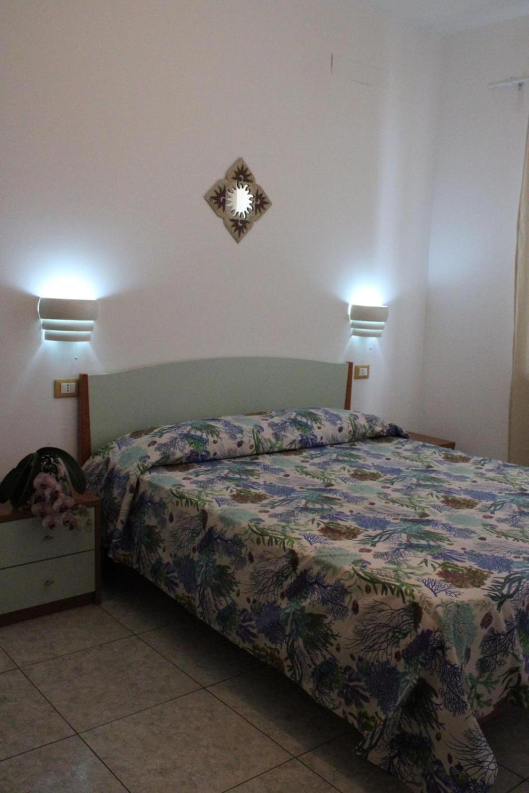 Graceland Rooms And Suites Capo Vaticano Bagian luar foto