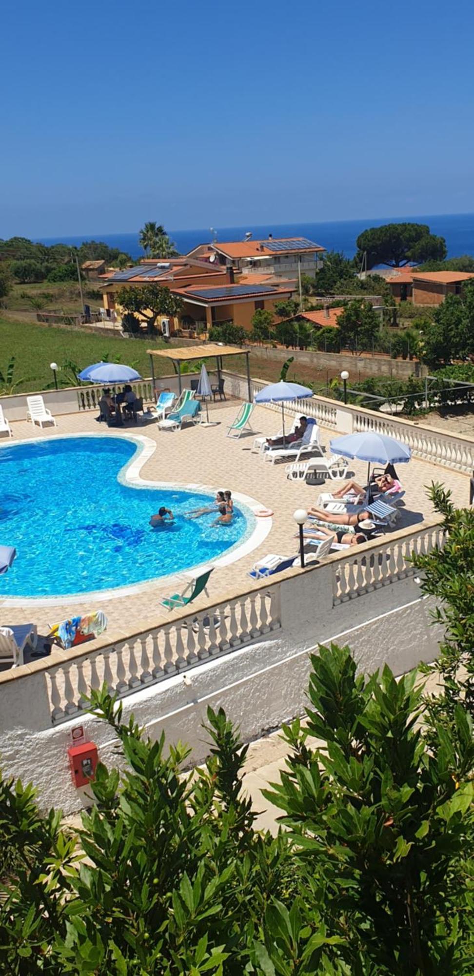Graceland Rooms And Suites Capo Vaticano Bagian luar foto