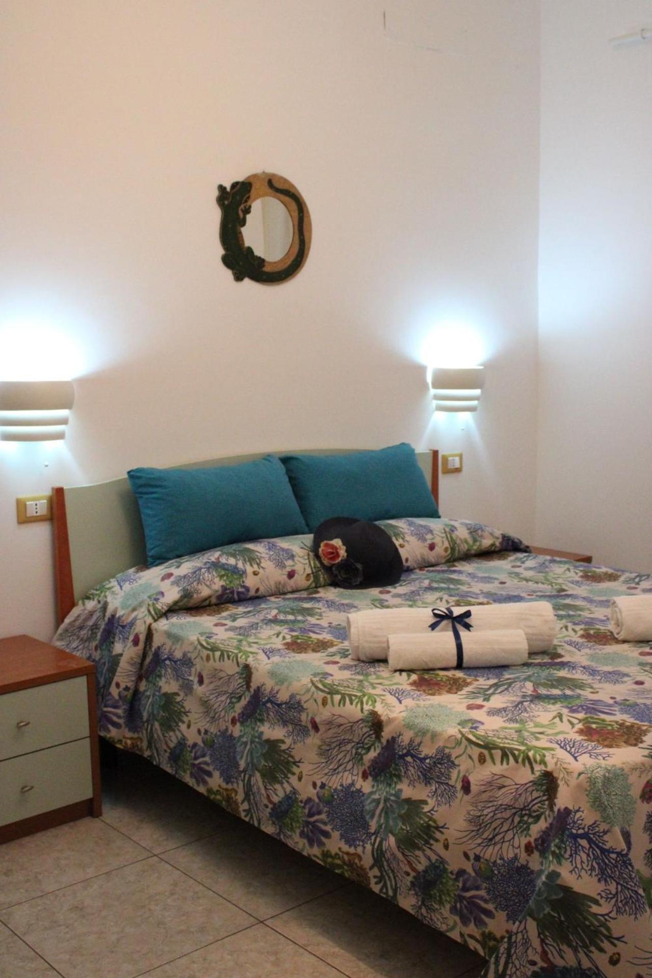 Graceland Rooms And Suites Capo Vaticano Bagian luar foto