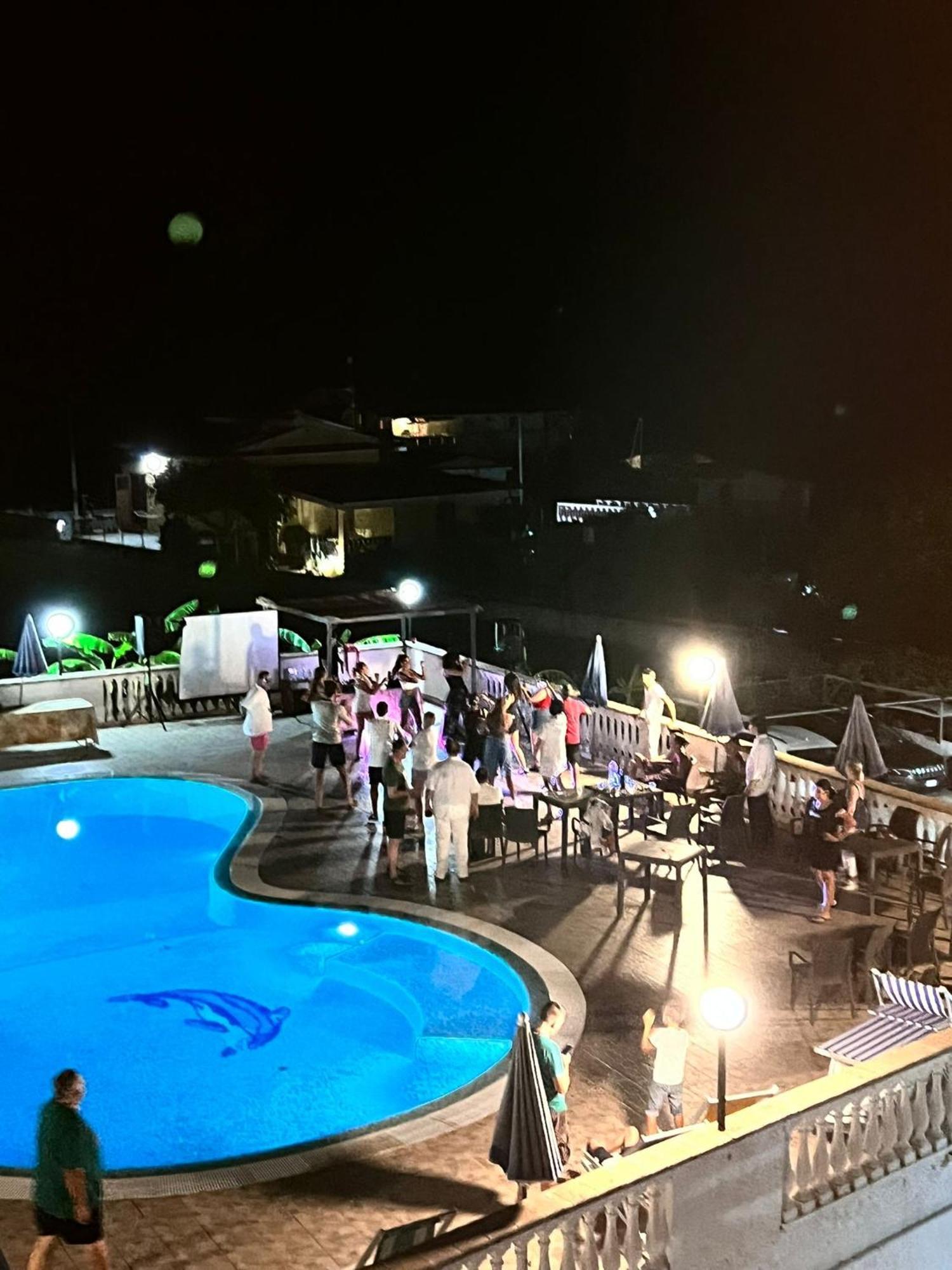 Graceland Rooms And Suites Capo Vaticano Bagian luar foto