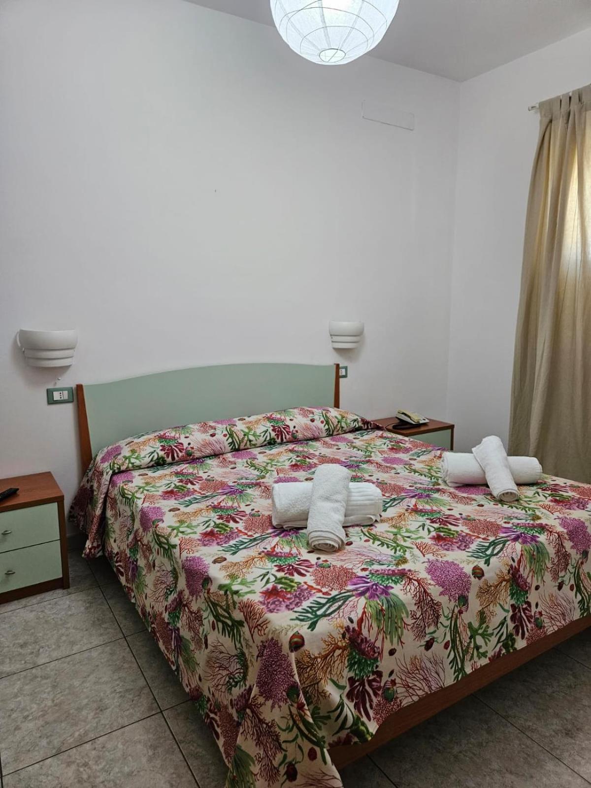 Graceland Rooms And Suites Capo Vaticano Bagian luar foto