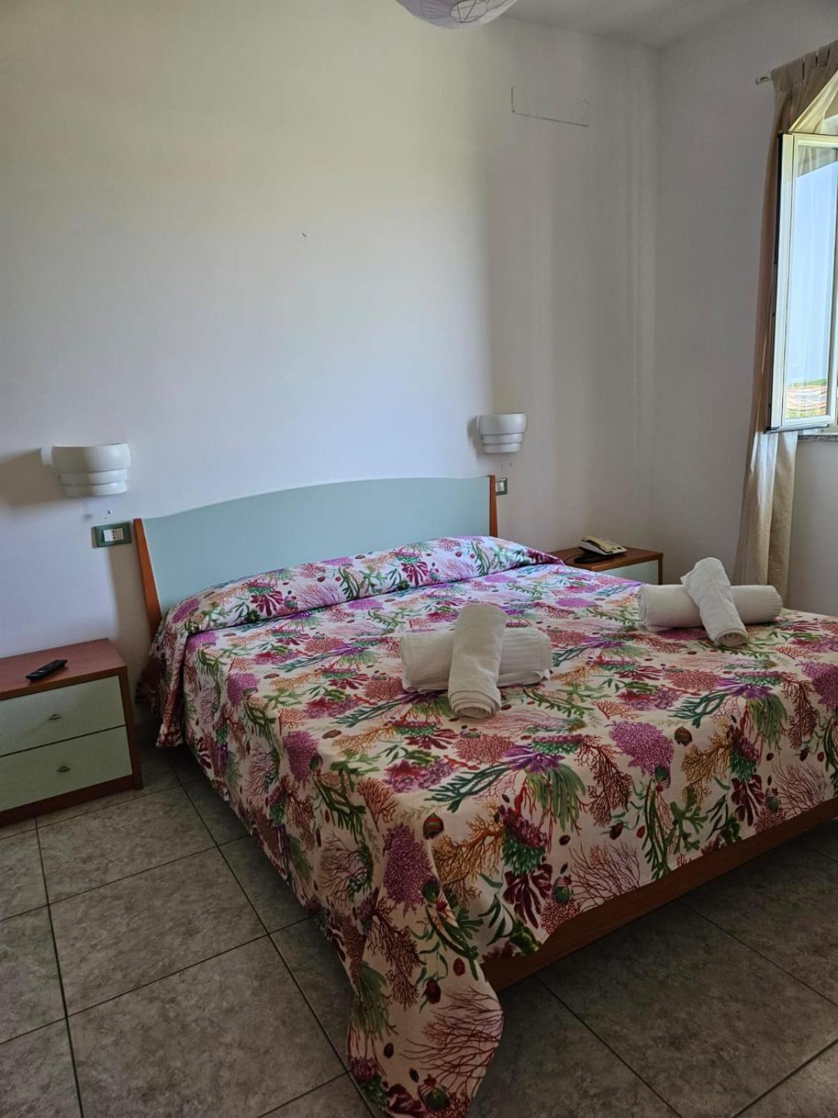 Graceland Rooms And Suites Capo Vaticano Bagian luar foto
