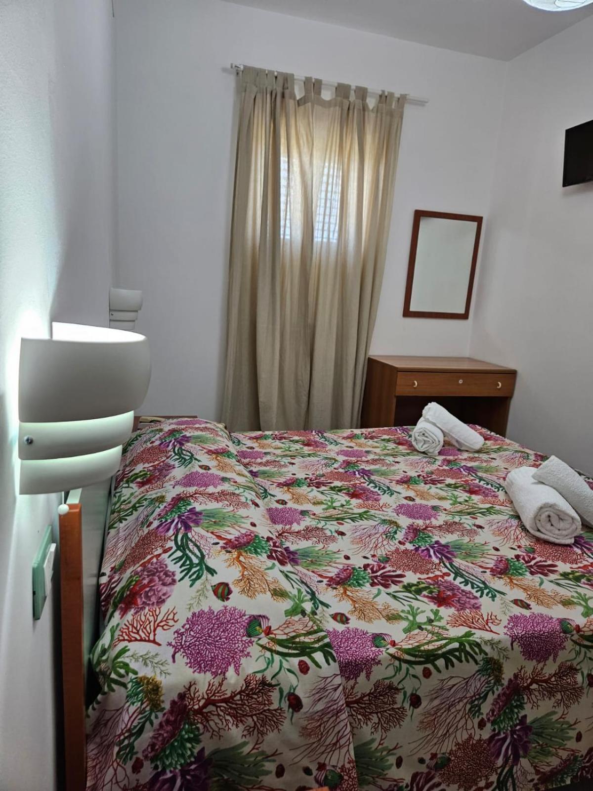 Graceland Rooms And Suites Capo Vaticano Bagian luar foto