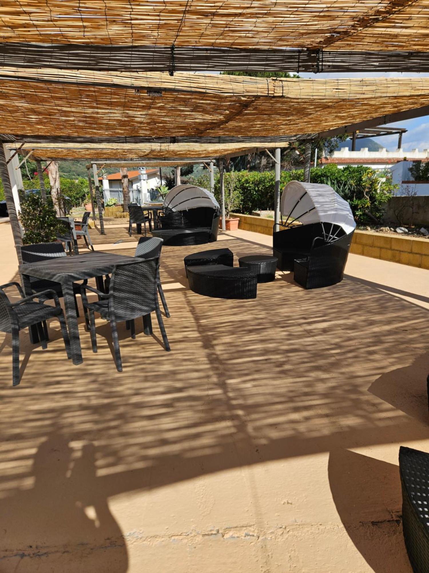 Graceland Rooms And Suites Capo Vaticano Bagian luar foto