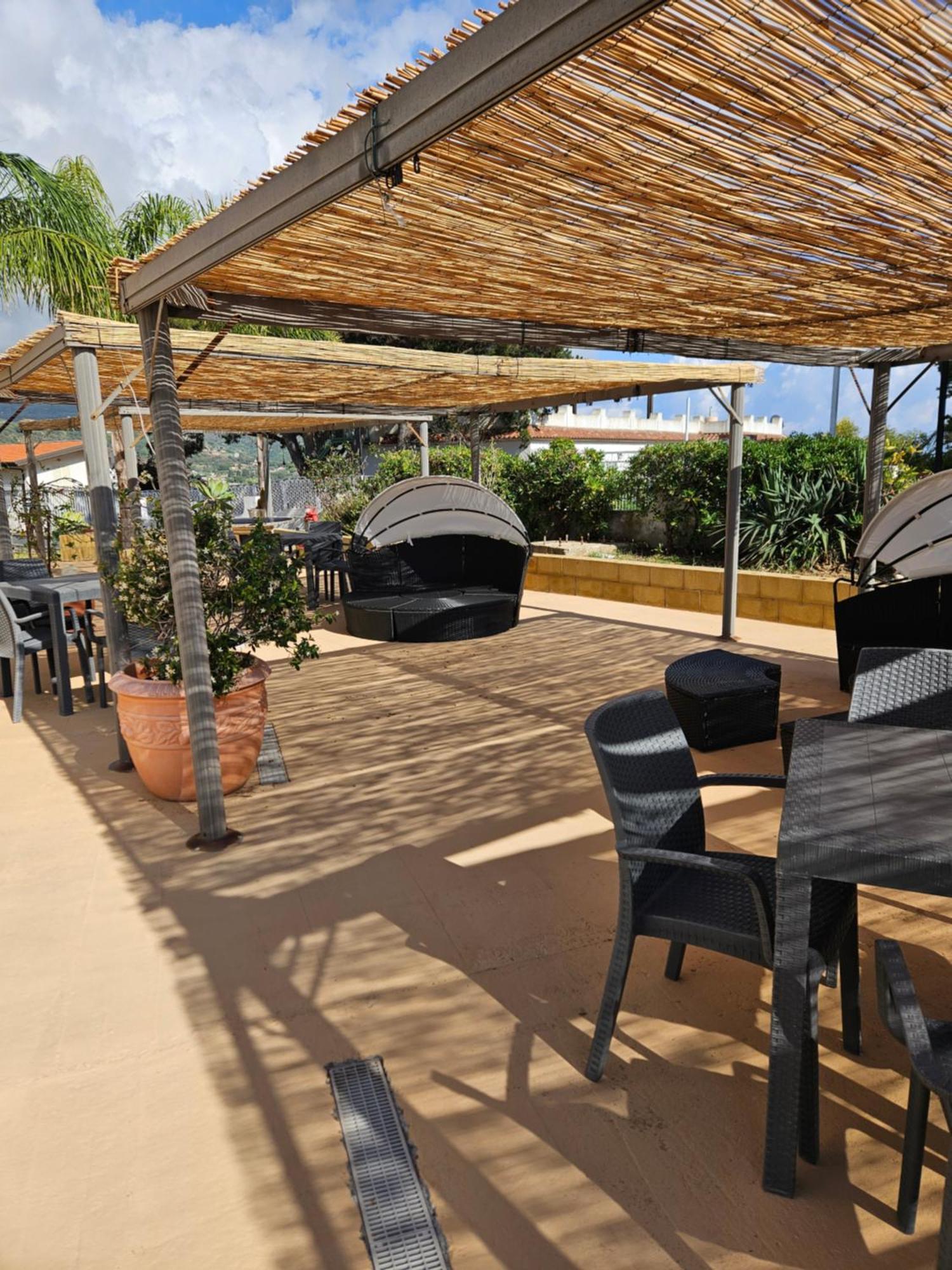 Graceland Rooms And Suites Capo Vaticano Bagian luar foto