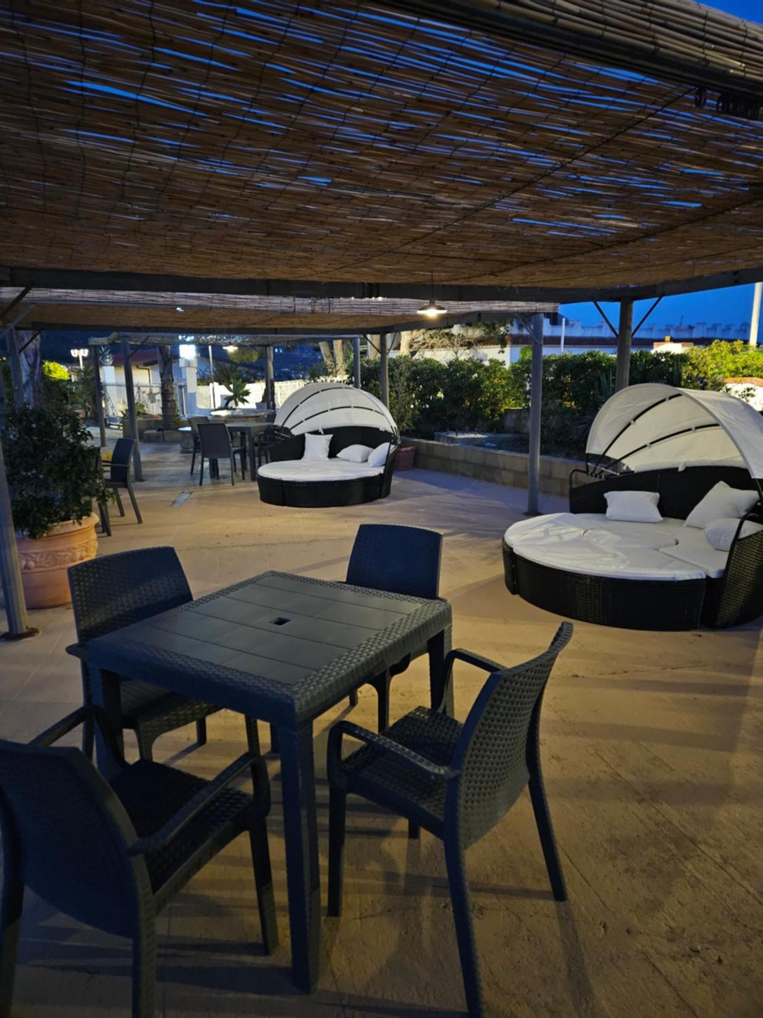 Graceland Rooms And Suites Capo Vaticano Bagian luar foto