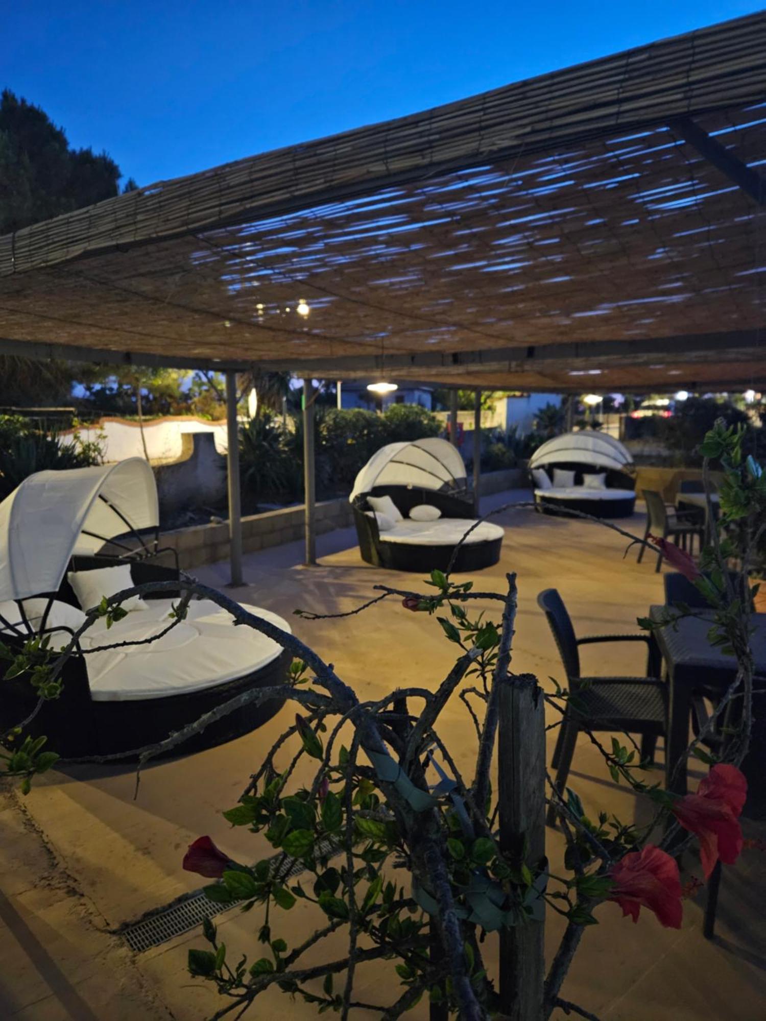 Graceland Rooms And Suites Capo Vaticano Bagian luar foto