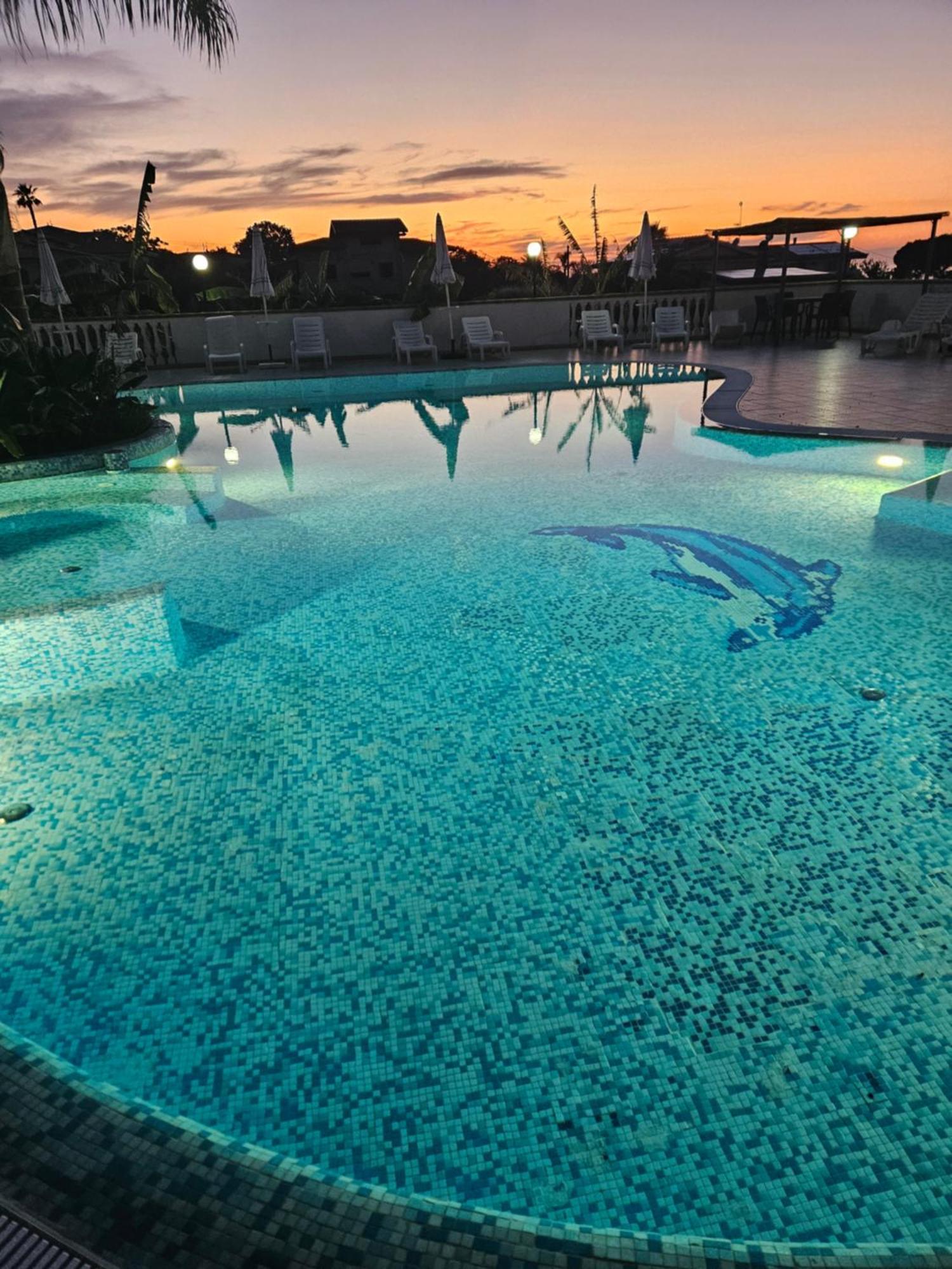 Graceland Rooms And Suites Capo Vaticano Bagian luar foto