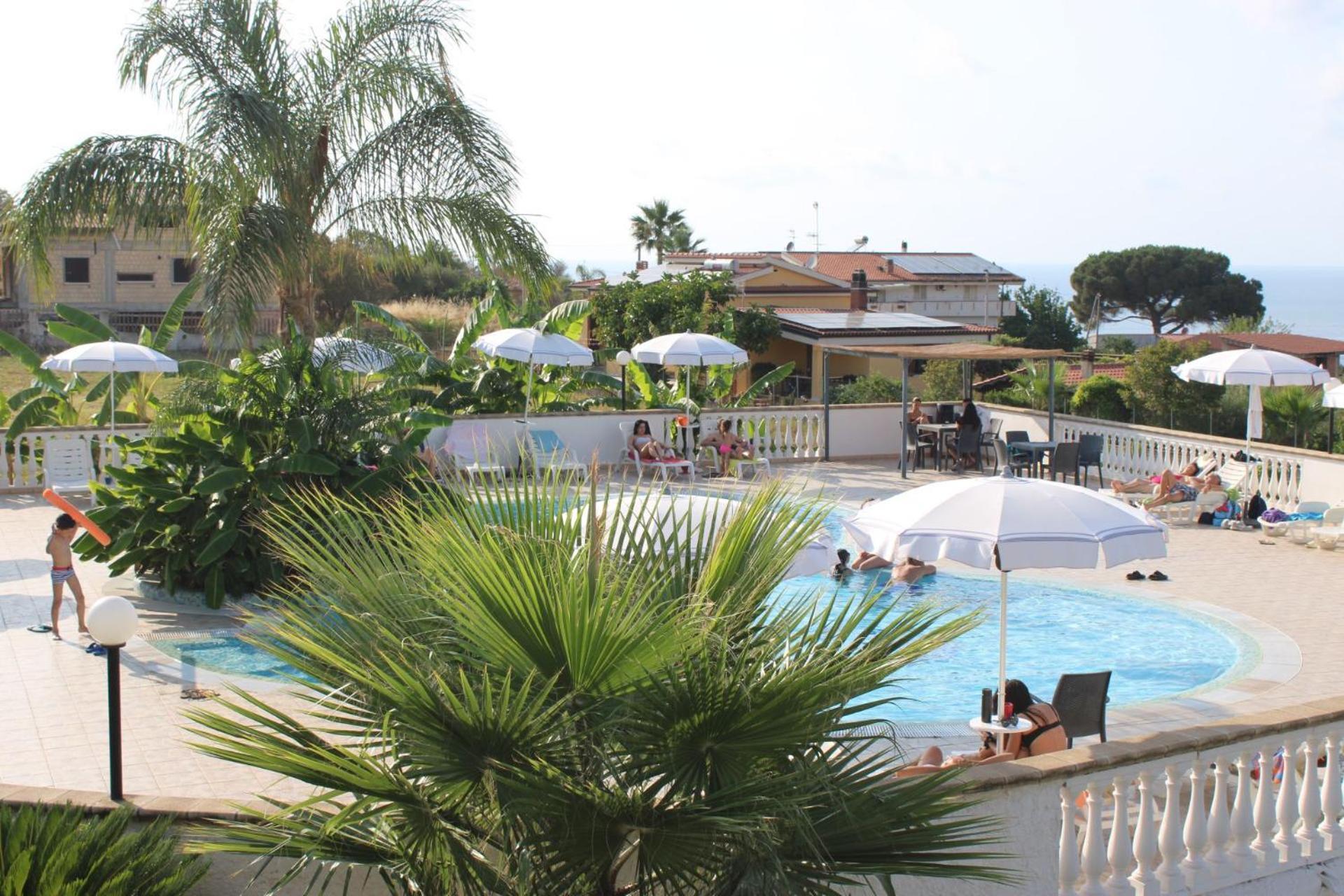 Graceland Rooms And Suites Capo Vaticano Bagian luar foto