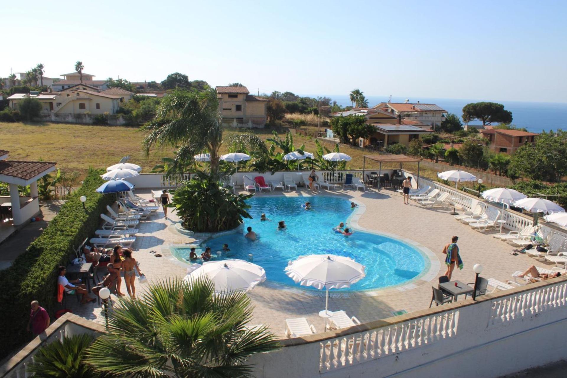 Graceland Rooms And Suites Capo Vaticano Bagian luar foto